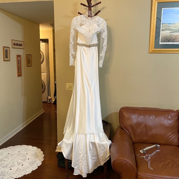 Allure Bridals Dresses & Skirts - Allure Romance Wedding White Lace Dress